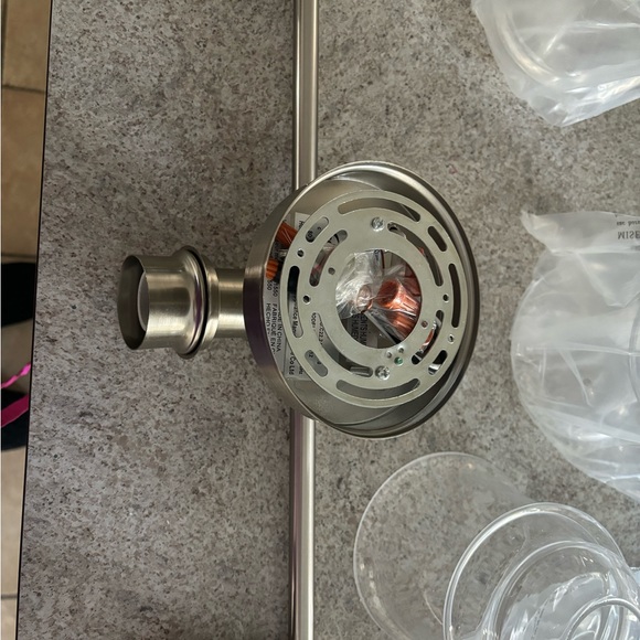 Brand new Bathroom Light Fixture with 3 lights - Picture 2 of 5